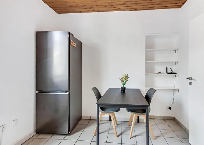 Bege Corporate Corner