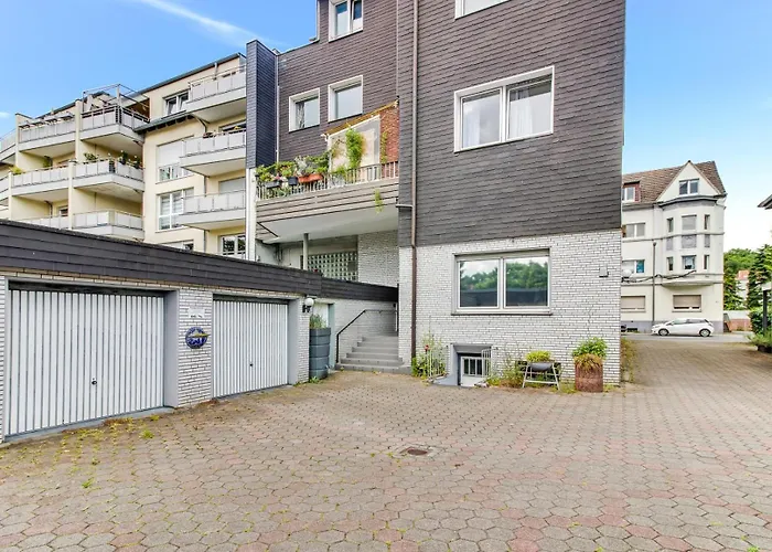 Bege Corporate Corner